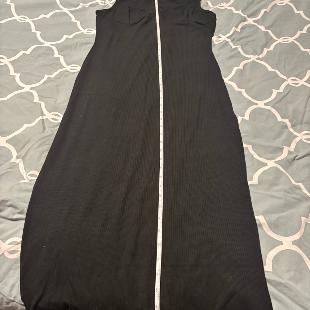 Elegant Black Sleeveless Dress - Picture 4 of 5